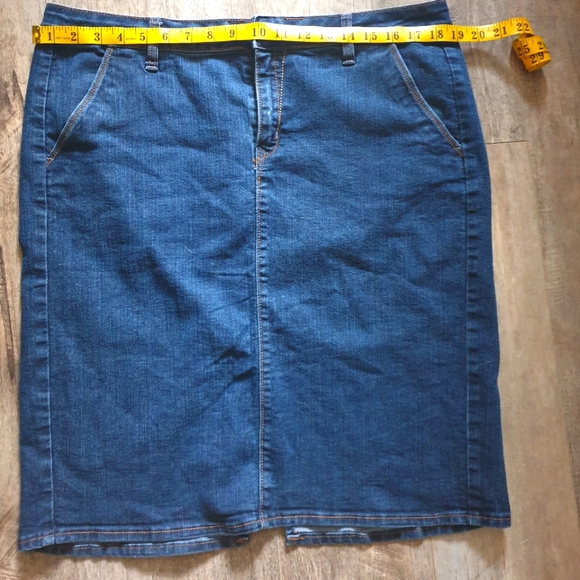 Old Navy Jean Skirt. - Picture 1 of 7